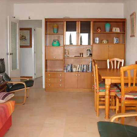 2 Bedrooms In Front Of The Sea Apartment *